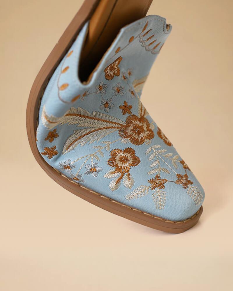 Women's Fashion Floral Embroidery Chunky Heel Clogs - Greatonushoes