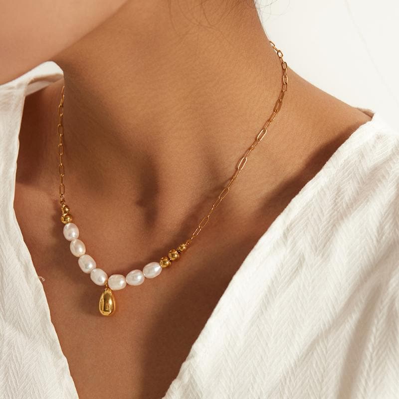 Women's Elegant Pearl Necklace - Greatonushoes